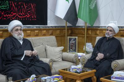 أستاذ الحوزة العلمية الشيخ حسن الجواهري يطلع على الخدمات الثقافية للزائرين في مجمع أبي الفضل العباس (عليه السلام)