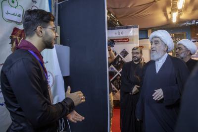 أستاذ الحوزة العلمية الشيخ حسن الجواهري يطلع على الخدمات الثقافية للزائرين في مجمع أبي الفضل العباس (عليه السلام)
