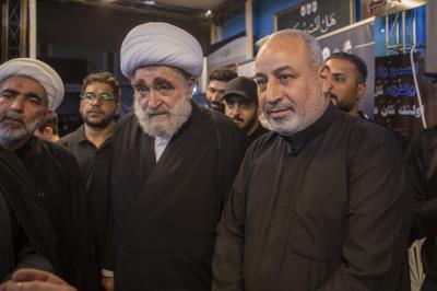 أستاذ الحوزة العلمية الشيخ حسن الجواهري يطلع على الخدمات الثقافية للزائرين في مجمع أبي الفضل العباس (عليه السلام)