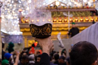 ملاكات العتبة العباسية المقدسة تنظم حملة لتعطير حرم مرقد أبي الفضل العباس (عليه السلام)
