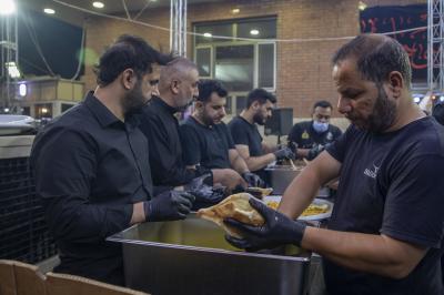 موكب (بنفسي أنت): تقديم 6000 وجبة طعام يوميًّا لزائري الأربعين في المدينة القديمة
