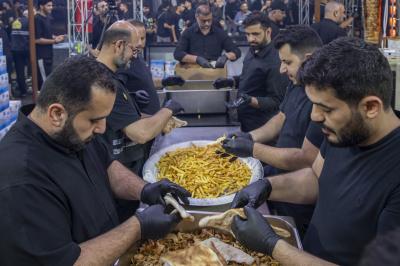 موكب (بنفسي أنت): تقديم 6000 وجبة طعام يوميًّا لزائري الأربعين في المدينة القديمة