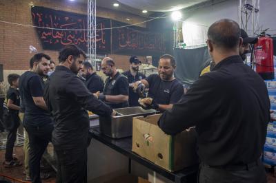 موكب (بنفسي أنت): تقديم 6000 وجبة طعام يوميًّا لزائري الأربعين في المدينة القديمة
