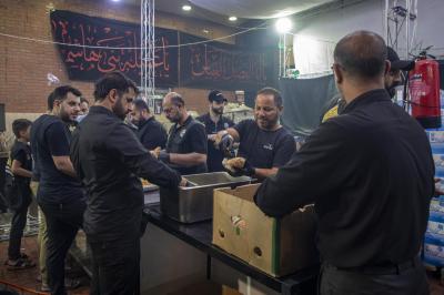 قسم المعارف: موكب (بنفسي أنت) قدم 75 ألف وجبة طعام رئيسة للزائرين في كربلاء المقدسة
