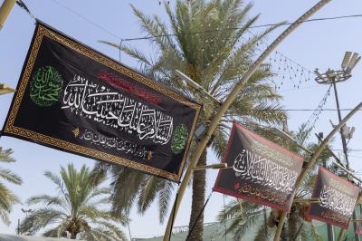قسم بين الحرمين ينشر لافتات الحزن والعزاء بذكرى شهادة النبي الأكرم (صلى الله عليه وآله)