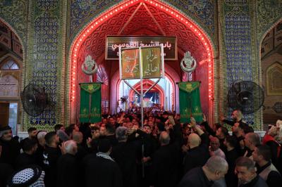 موكب أهالي كربلاء المقدسة يحيي ذكرى شهادة النبي الأكرم (صلى الله عليه وآله) في النجف الأشرف