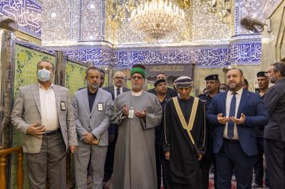 الممثل الخاص للأمم المتحدة في العراق يتشرّف بزيارة مرقد أبي الفضل العباس (عليه السلام)