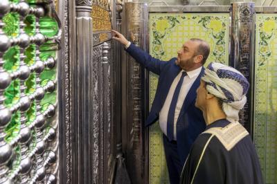 الممثل الخاص للأمم المتحدة في العراق يتشرّف بزيارة مرقد أبي الفضل العباس (عليه السلام)