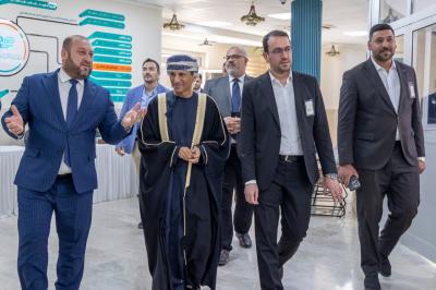 الممثل الخاص للأمم المتحدة في العراق يشيد بتجربة مجموعة العميد ويصفها بالأنموذج المتكامل