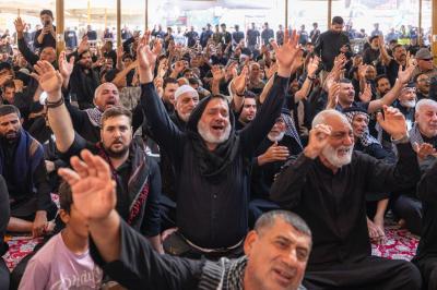 جموع المؤمنين تشارك في قراءة مقتل الإمام الحسن العسكري (عليه السلام) في مدينة سامراء