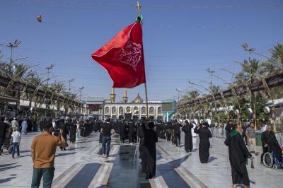 عند العتبتين المقدستين.. مواكب العزاء الكربلائية تحيي ذكرى شهادة الإمام العسكري (عليه السلام)