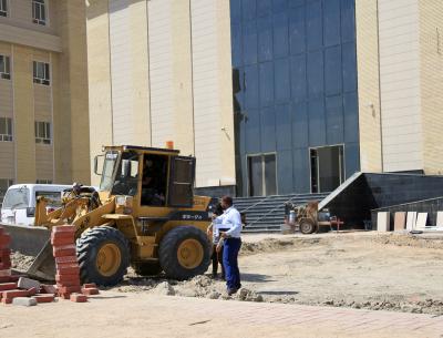 لزيادة المساحات الخضراء.. قسم الحزام الأخضر الثاني يشرع بحملة تشجير في جامعة العميد