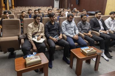 قسم الشؤون الفكرية يقدم محاضرة حول أساليب الحوار الإيجابي لوفد شبابي من البصرة