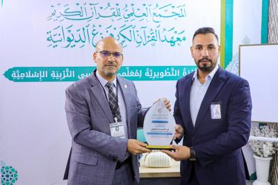 المجمع العلمي يواصل تقديم دورته التطويرية لعدد من الملاكات التربوية في الديوانية