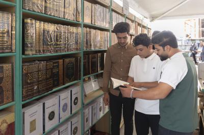 العتبة العباسية المقدسة تشارك في معرض الشجرة الطيبة للكتاب بجامعة وارث الأنبياء (عليه السلام)