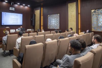 العتبة العباسية المقدسة تنظم دورة لطلبة جامعة الكوفة عن صيانة المخطوطات وترميمها