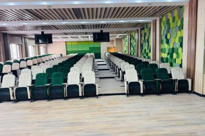 رئيس جامعة العميد يتفقد سير الأعمال في المبنى الجديد للجامعة