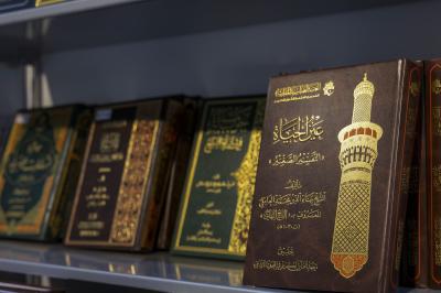 التفسير وعلوم القرآن يتصدران جناح المجمَع العلمي في معرض الشارقة الدولي للكتاب