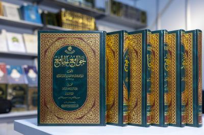 المجمع العلمي يستعرض إصداراته في التحقيق القرآني بمعرض الشارقة الدولي للكتاب