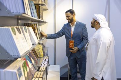 المجمع العلمي يستعرض إصداراته في التحقيق القرآني بمعرض الشارقة الدولي للكتاب