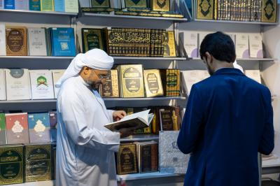 المجمع العلمي يستعرض مجلات تخصصية في معرض الشارقة الدولي للكتاب
