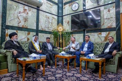 سماحة السيد الصافي يستقبل عددًا من خدمة مرقد السيد محمد (عليه السلام) وأهالي قضاء بلد