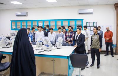 العتبة العباسية المقدسة تنظم جولة تعريفية لوفد من خريجي إعداديات بابل في جامعة العميد