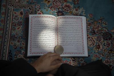 جموع الزائرين تشارك في قراءة دعاء الندبة عند مرقد أبي الفضل العباس (عليه السلام)