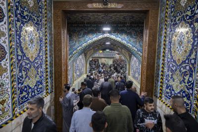 بالصور.. جموع الزائرين تحيي ليلة الجمعة عند المرقدين الطاهرين