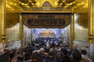 بالصور.. جموع الزائرين تحيي ليلة الجمعة عند المرقدين الطاهرين