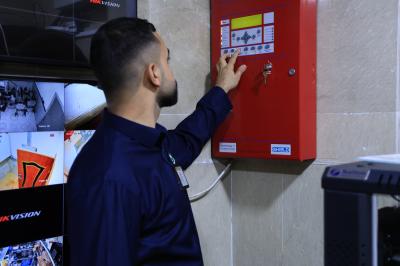 قسم الصيانة يباشر بالمرحلة الثانية لإدامة منظومات الإنذار المبكّر في صحن مرقد أبي الفضل العباس (عليه السلام)