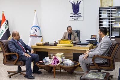 العتبة العباسية المقدسة تسلم جامعة العين دعوة المشاركة في حفل تخرج طلبة الجامعات العراقية