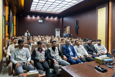 قسم العلاقات العامة يعقد اجتماعًا لمناقشة تنظيم مشاركة الطلبة في حفل التخرج المركزي السادس