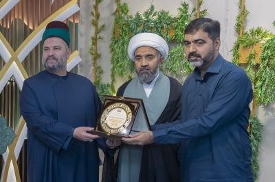 وفد العتبة العباسية المقدسة يكرّم قناة GTV الباكستانية لجهودها في تغطية مهرجان السيدة الزهراء (عليها السلام)