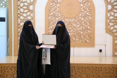 معهد القرآن الكريم النسوي يكرم الفائزات في مسابقة كتابة المقال القرآني