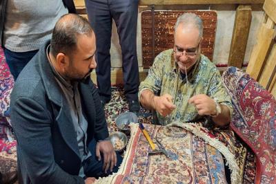 وفد متحف الكفيل يطّلع على آلية صناعة المنسوجات التراثية في مدينة كاشان الإيرانية