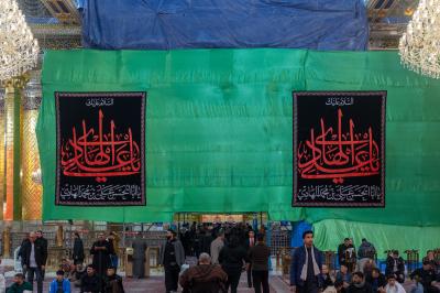 العتبة العباسية المقدسة تنشر لافتات السواد بذكرى شهادة الإمام الهادي (عليه السلام)
