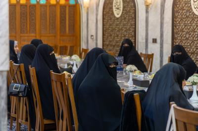 إقامة جلسة حوارية للمشارِكات في مهرجان روح النبوّة الثقافي النسوي العالمي الثامن