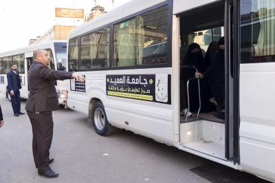وصول الطالبات المشاركات في حفل تخرج بنات الكفيل العاشر إلى العتبة العباسية المقدسة