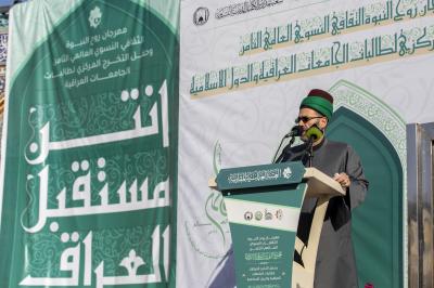 الطالبات المشاركات في حفل التخرج المركزي يؤدين مراسم زيارة الإمام الحسين وأخيه أبي الفضل العباس (عليهما السلام)