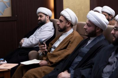 باحث يستعرض كتاب (مجالس طريق الحق) بوصفه تقريرًا لمحاضرات الأخلاق للسيد المجاهد