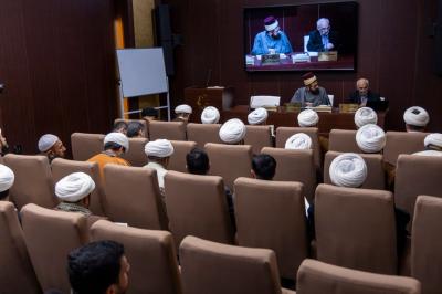 باحث يستعرض كتاب (مجالس طريق الحق) بوصفه تقريرًا لمحاضرات الأخلاق للسيد المجاهد