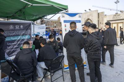 المجمع العلمي يقيم محطة لتعليم القراءة الصحيحة للزائرين بمدينة الكاظمية بذكرى شهادة الإمام الكاظم (عليه السلام)