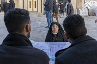 المجمع العلمي يقيم محطة لتعليم القراءة الصحيحة للزائرين بمدينة الكاظمية بذكرى شهادة الإمام الكاظم (عليه السلام)