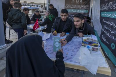 المجمع العلمي يقيم محطة لتعليم القراءة الصحيحة للزائرين بمدينة الكاظمية بذكرى شهادة الإمام الكاظم (عليه السلام)