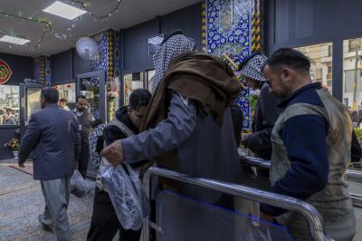 مع بلوغ الزيارة ذروتها.. قسم المقام يستنفر جهوده لتقديم الخدمات لزائري النصف من شعبان