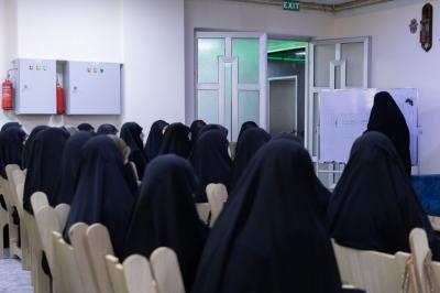 شعبة الخطابة النسوية تناقش تحضيراتها الخاصة بحفل التكليف الشرعي لتلميذات مدارس كربلاء