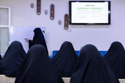 شعبة الخطابة النسوية تناقش تحضيراتها الخاصة بحفل التكليف الشرعي لتلميذات مدارس كربلاء