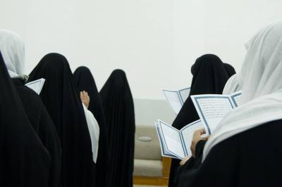 شعبة فاطمة بنت أسد للدراسات القرآنية تختتم برنامج مناهل روية