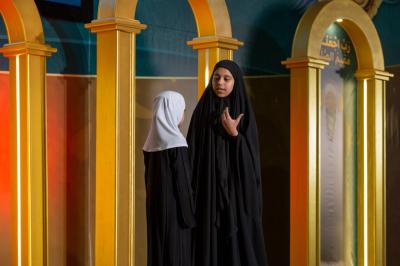 عرض مسرحي يستحضر الاتصال بين نهج أبي الفضل العباس (عليه السلام) والمرجعية العليا في حماية العفاف
